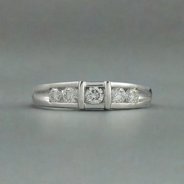 Quality Modern High Grade Platinum & Diamond Ring