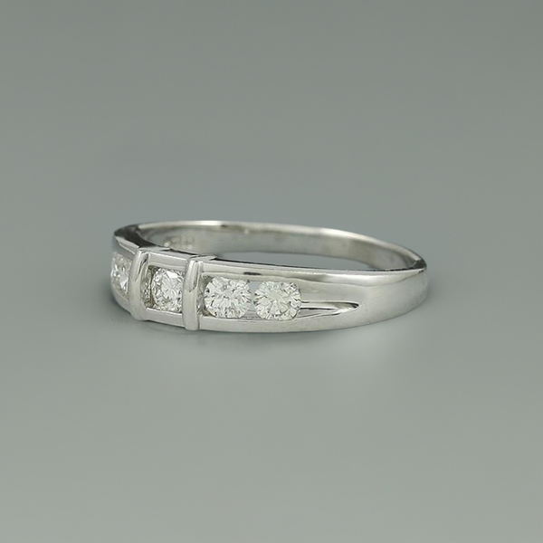 Quality Modern High Grade Platinum & Diamond Ring