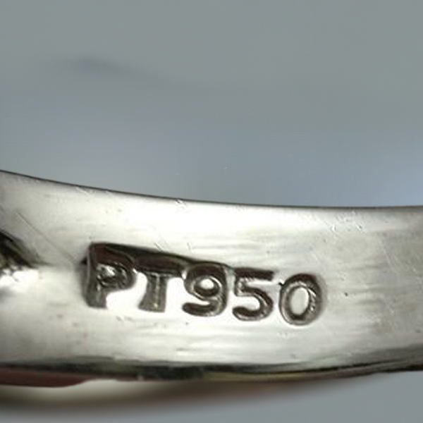 Quality Modern High Grade Platinum & Diamond Ring