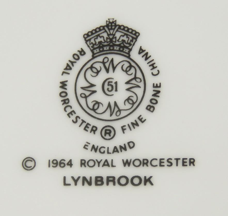 16 Fine Royal Worcester Lynbrook Pattern Porcelain Dinner Plates