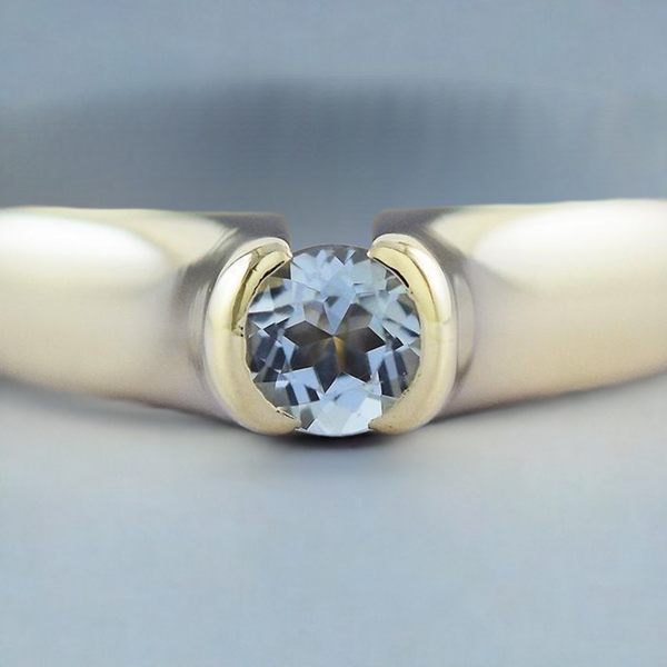 Stunning Modern 18k Yellow Gold & Aquamarine Ring Size 5.25