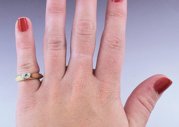 Stunning Modern 18k Yellow Gold & Aquamarine Ring Size 5.25