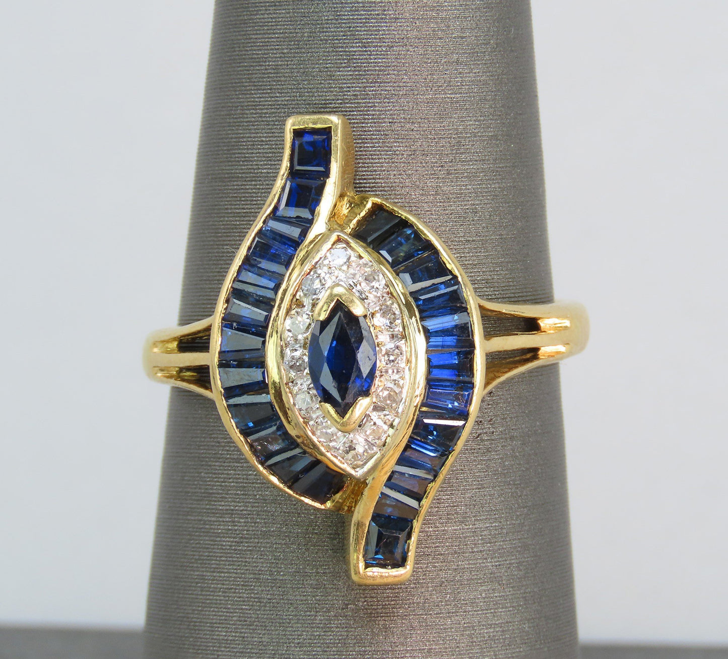 Gorgeous 18k Yellow Gold ~.66ct Sapphire and Diamond Ring
