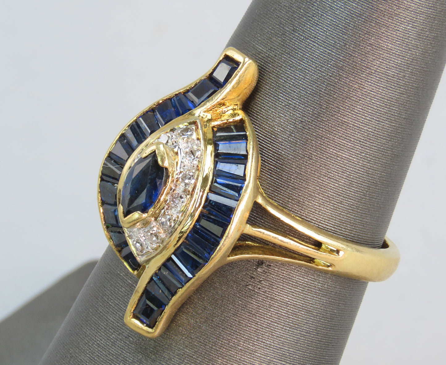 Gorgeous 18k Yellow Gold ~.66ct Sapphire and Diamond Ring