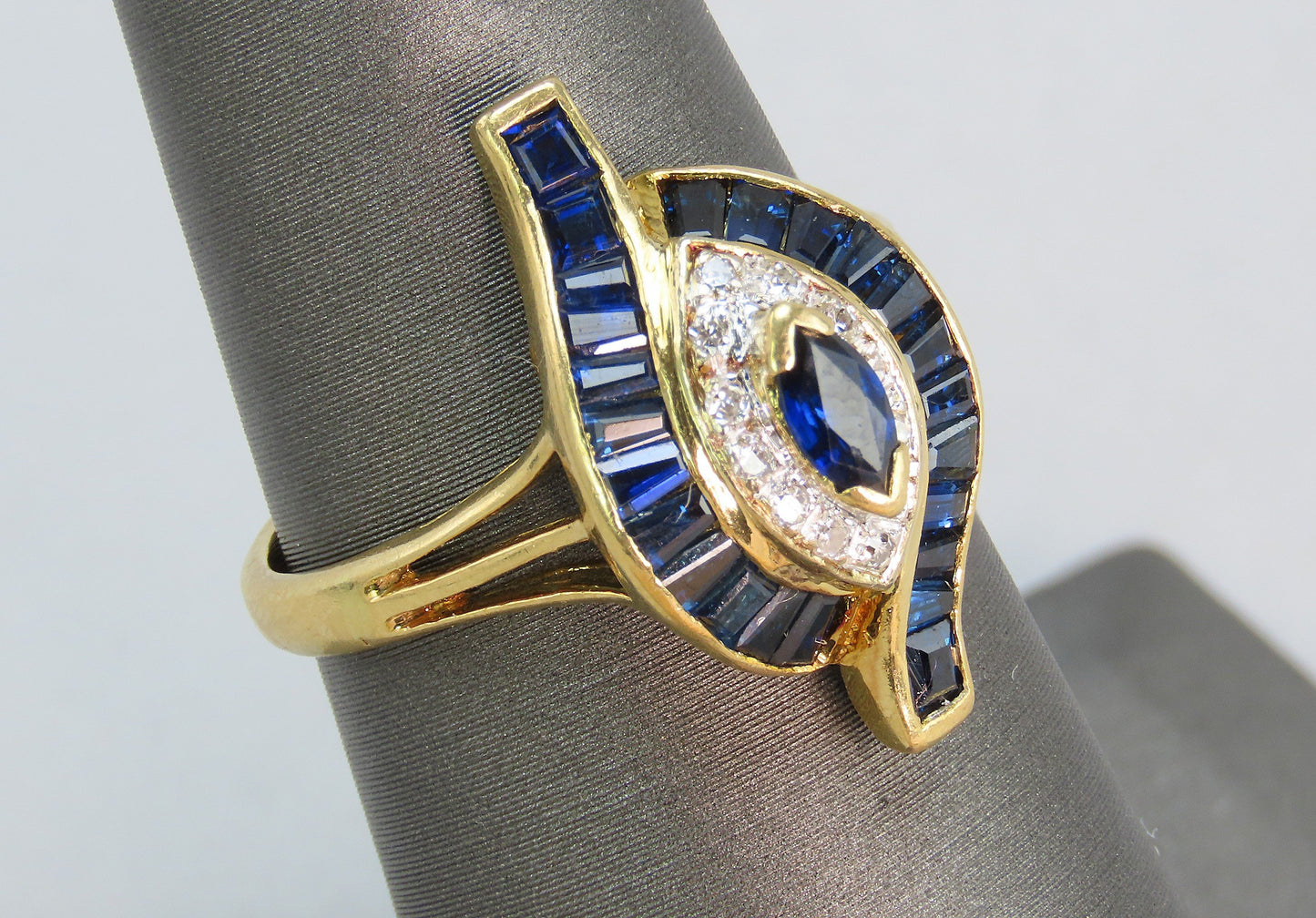 Gorgeous 18k Yellow Gold ~.66ct Sapphire and Diamond Ring