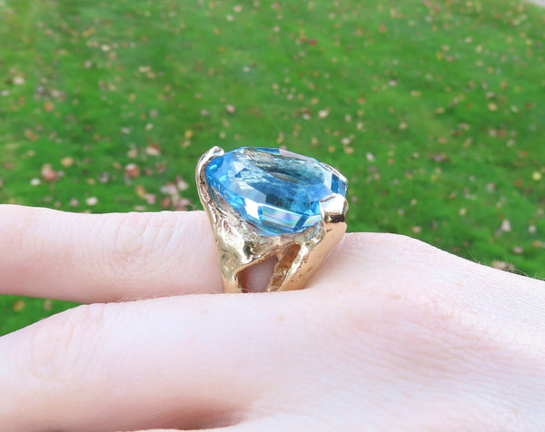 Eye-catching 14k Yellow Gold ~28ct Pear Teardrop Blue Topaz Cocktail Ring