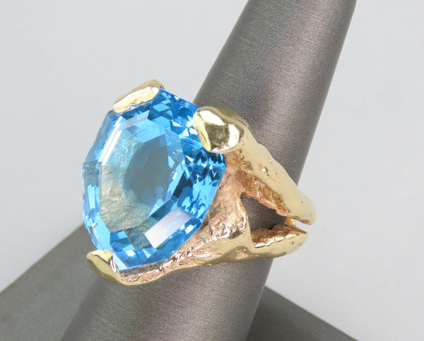 Eye-catching 14k Yellow Gold ~28ct Pear Teardrop Blue Topaz Cocktail Ring