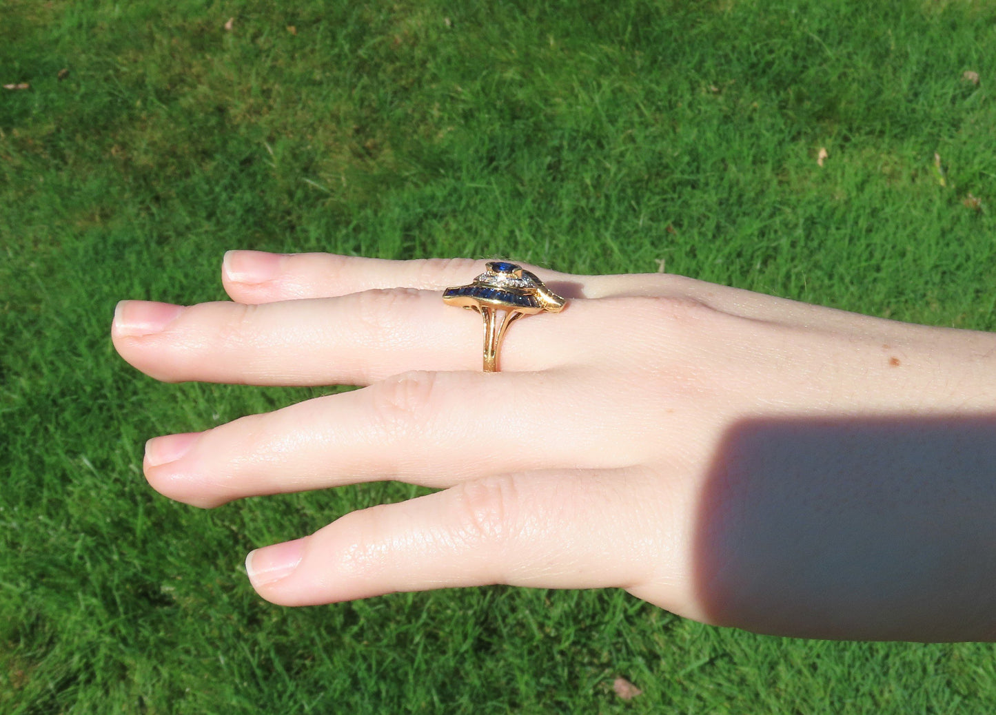 Gorgeous 18k Yellow Gold ~.66ct Sapphire and Diamond Ring