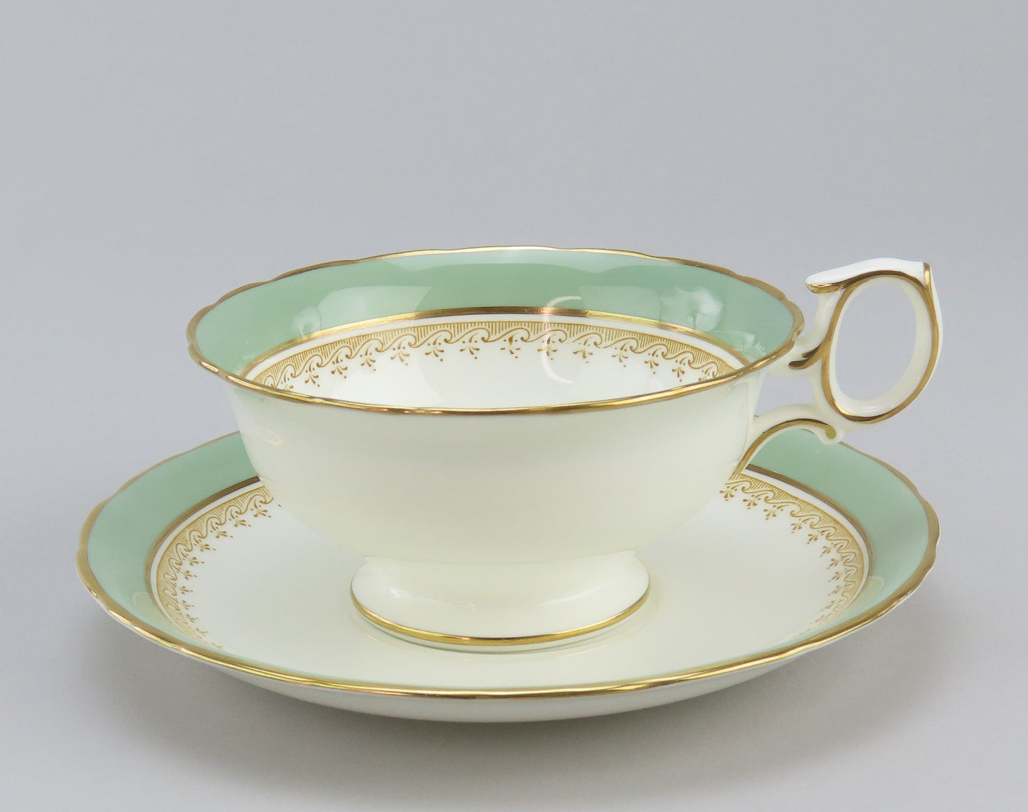 1960s Vintage Wedgwood Eccles Bead Celadon Bone China 4 Cups 5 Saucers Set W4266