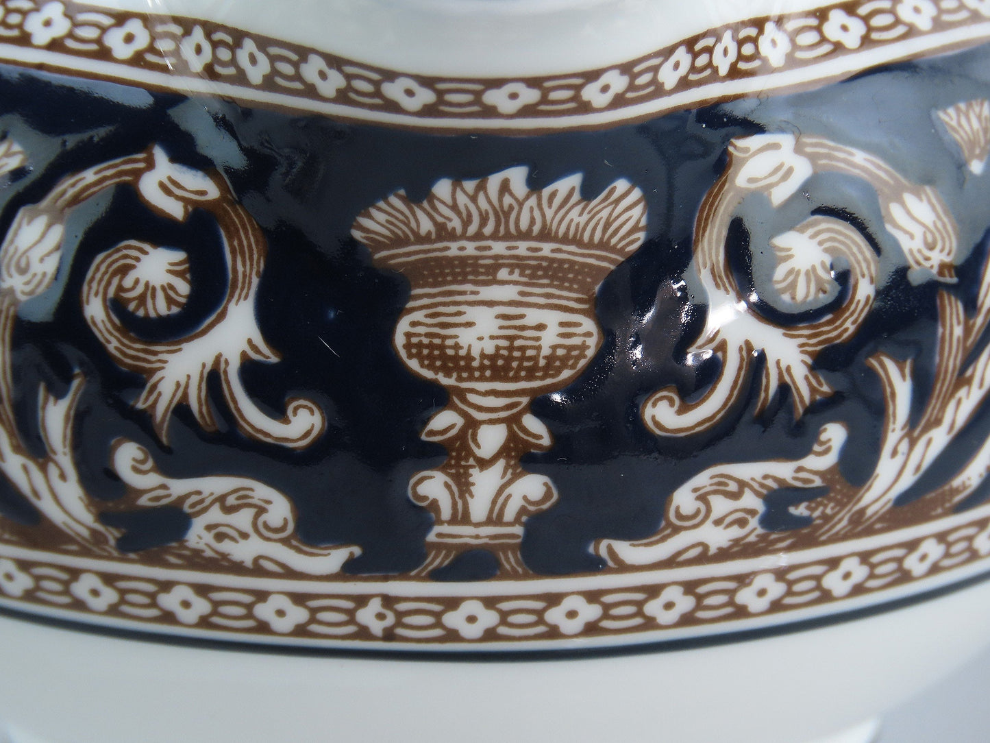 Lovely Wedgwood Florentine Dark Blue Navy Trim W 1956 Sugar Bowl Creamer Pair