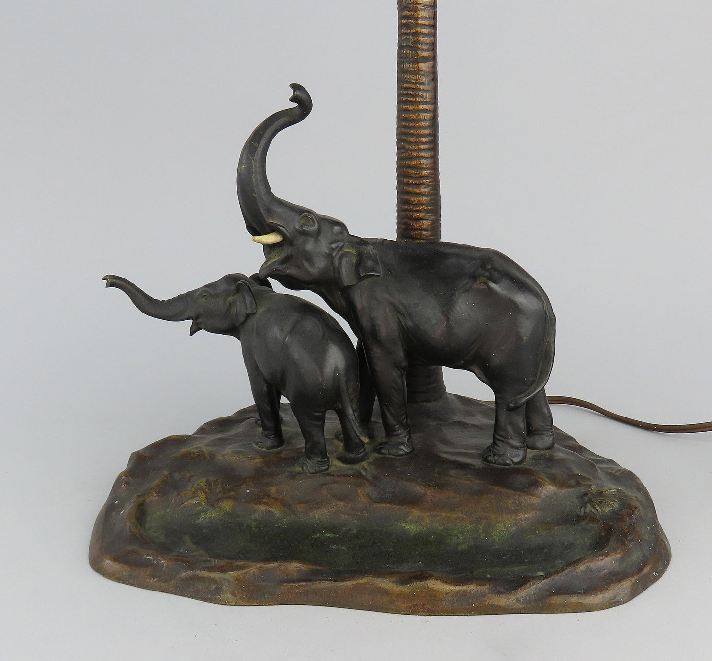 Excellent Antique Austrian Bronze Boudoir Bedside Table Lamp Elephants Palm Tree