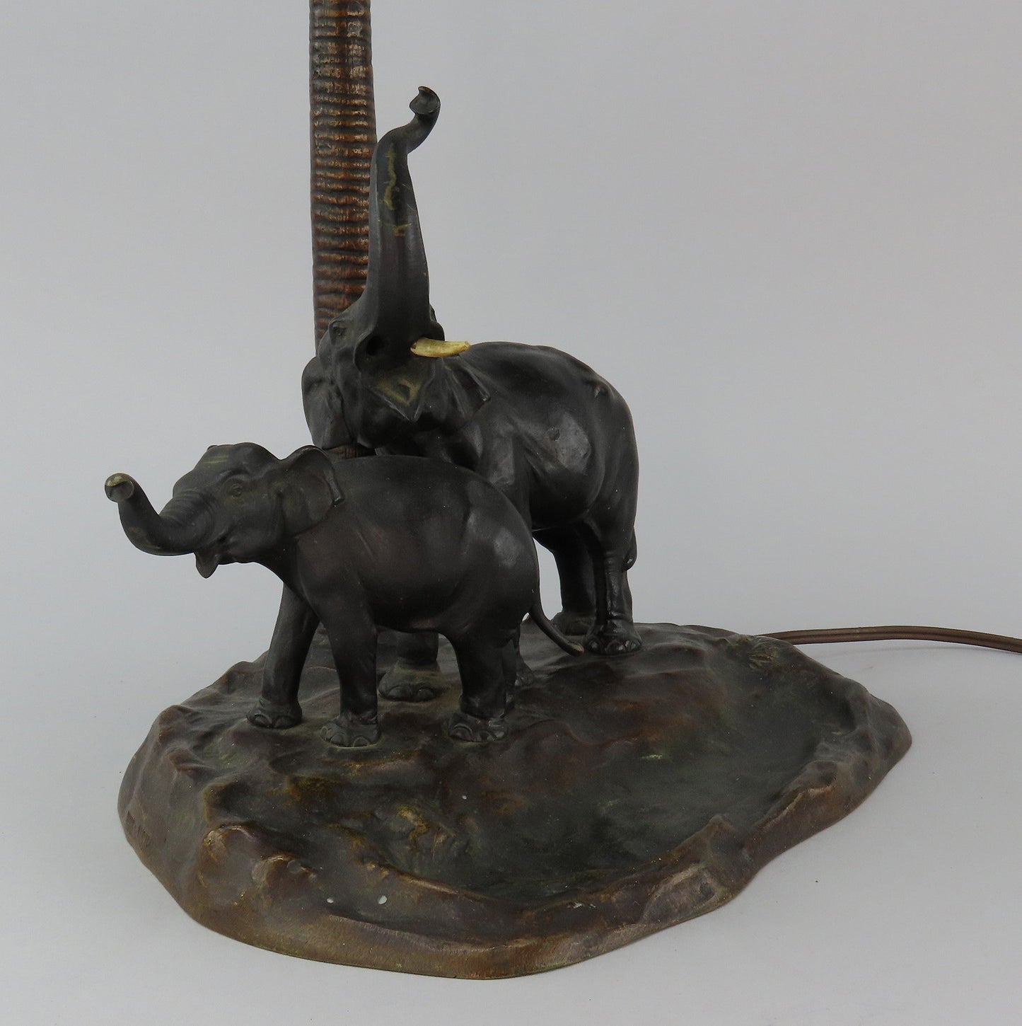 Excellent Antique Austrian Bronze Boudoir Bedside Table Lamp Elephants Palm Tree