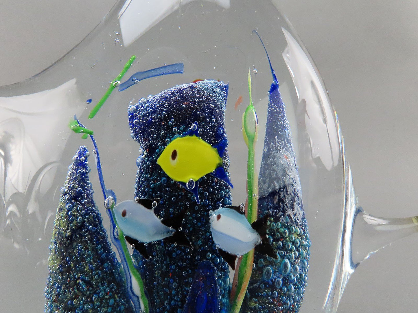 Colorful Art Glass Angelfish Tropical Fish Ocean Underwater Scene Figurine