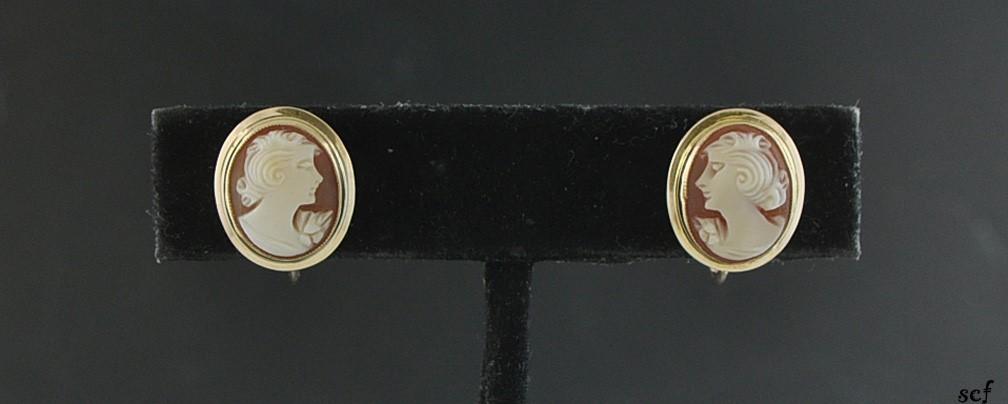 Lovely Vintage Genuine Carved Shell Cameo 10k Yellow Gold Earrings Screw Back