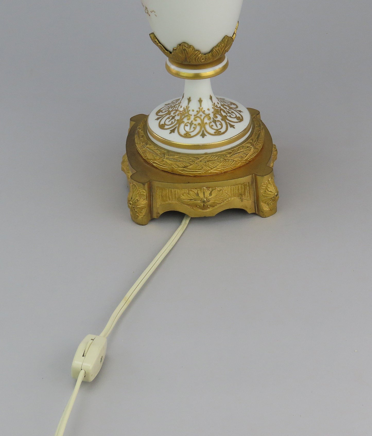 Stunning c1905 French Hand Painted Porcelain Ormolu Courting Scene Table Lamp