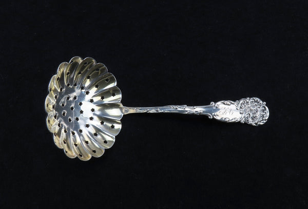 Beautiful Reed Barton La Reine Sterling Silver Small Pierced Ladle 5 1/2"