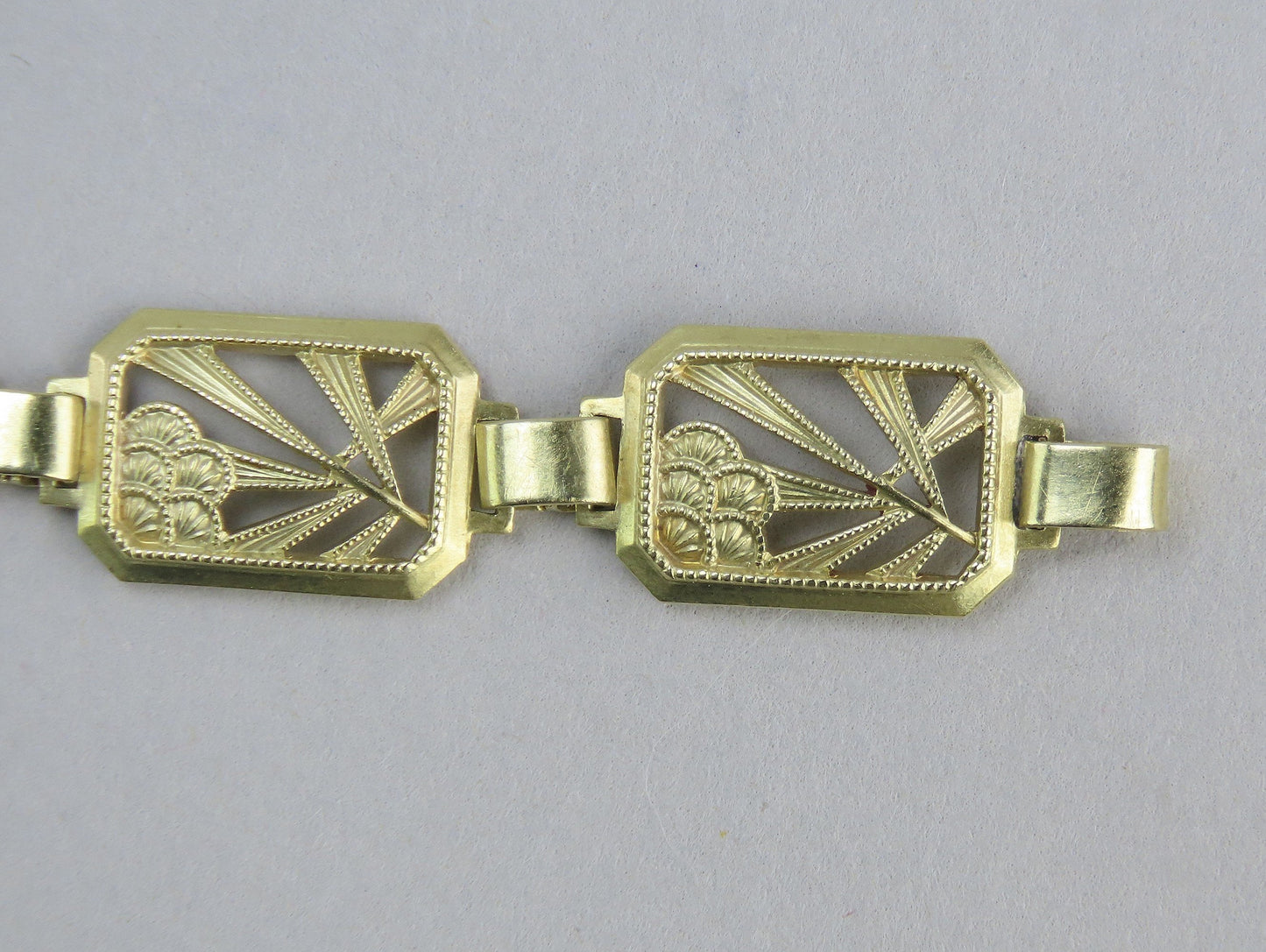 Stylish VTG Diana 14k Yellow Gold Openwork Leaves Bracelet