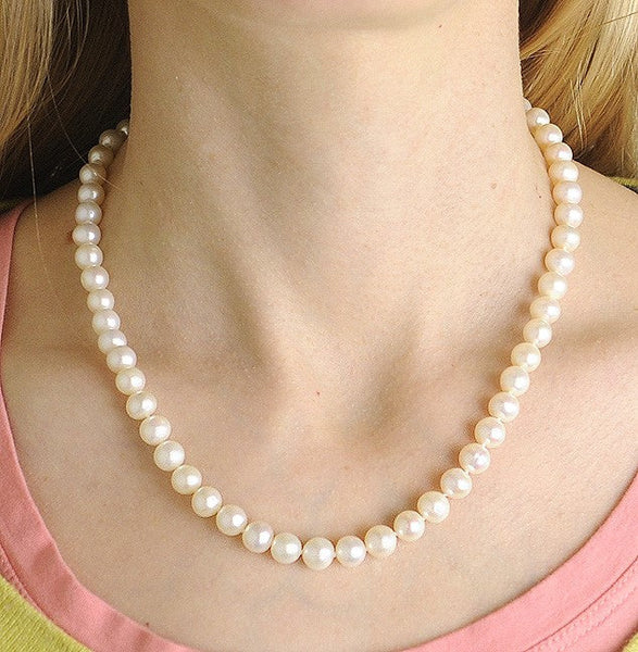 Lovely Pearl Necklace w/14K Gold Clasp ~17.5"