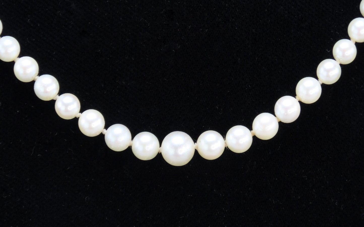 Classic Single Strand Graduated Pearl Necklace w Sterling Silver Clasp