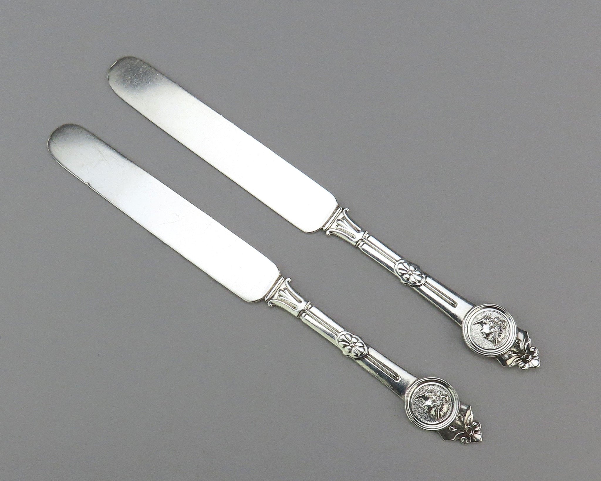 Pair Superb Antique Gorham Medallion Sterling Breakfast Knives7 3/8 inches