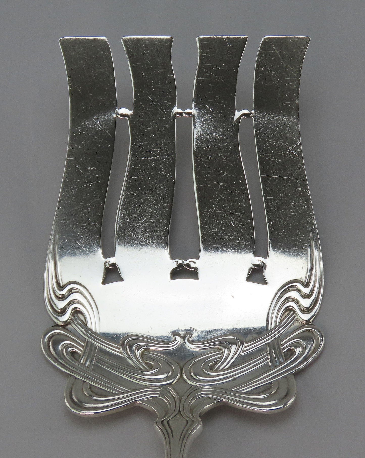 Lovely Durgin Iris Sterling Silver Asparagus Server 9 3/4 inches