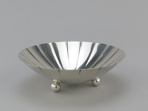 Fabulous Tiffany Co Sterling Silver Small Fluted Dish No Mono 6 Inches Diameter