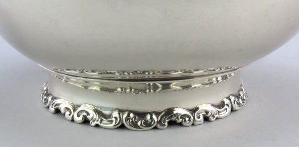 Wonderful Whiting Louis XV Sterling Silver Sauce or Gravy Boat