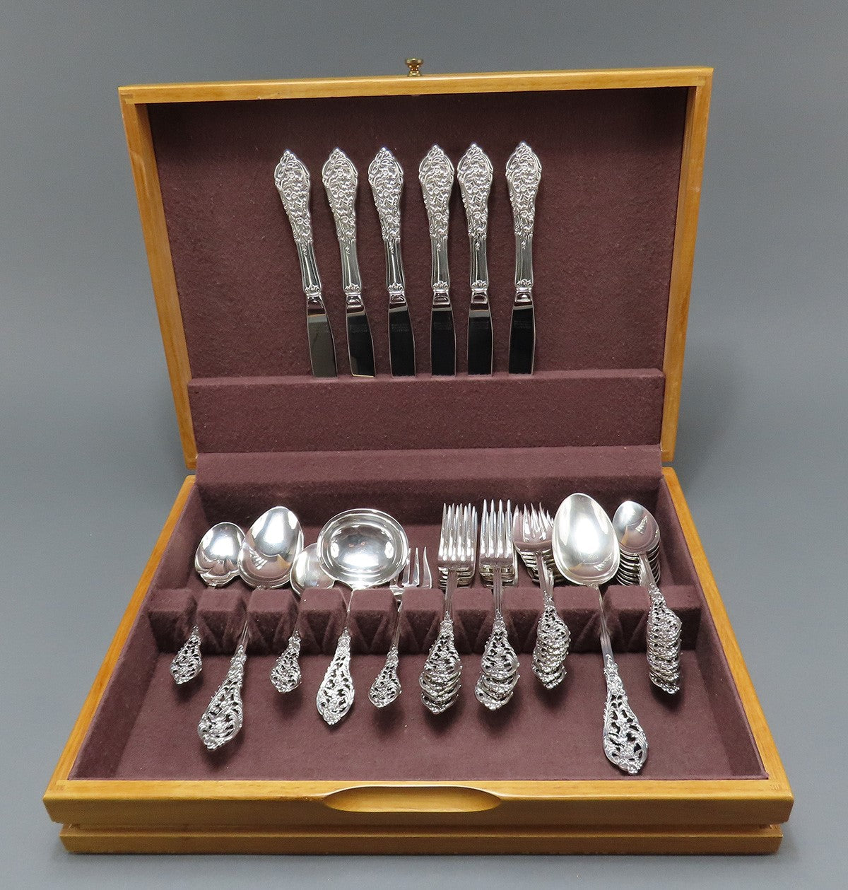 Stunning 36pc Sterling Silver Reed and Barton Florentine Lace Pat Serves 6