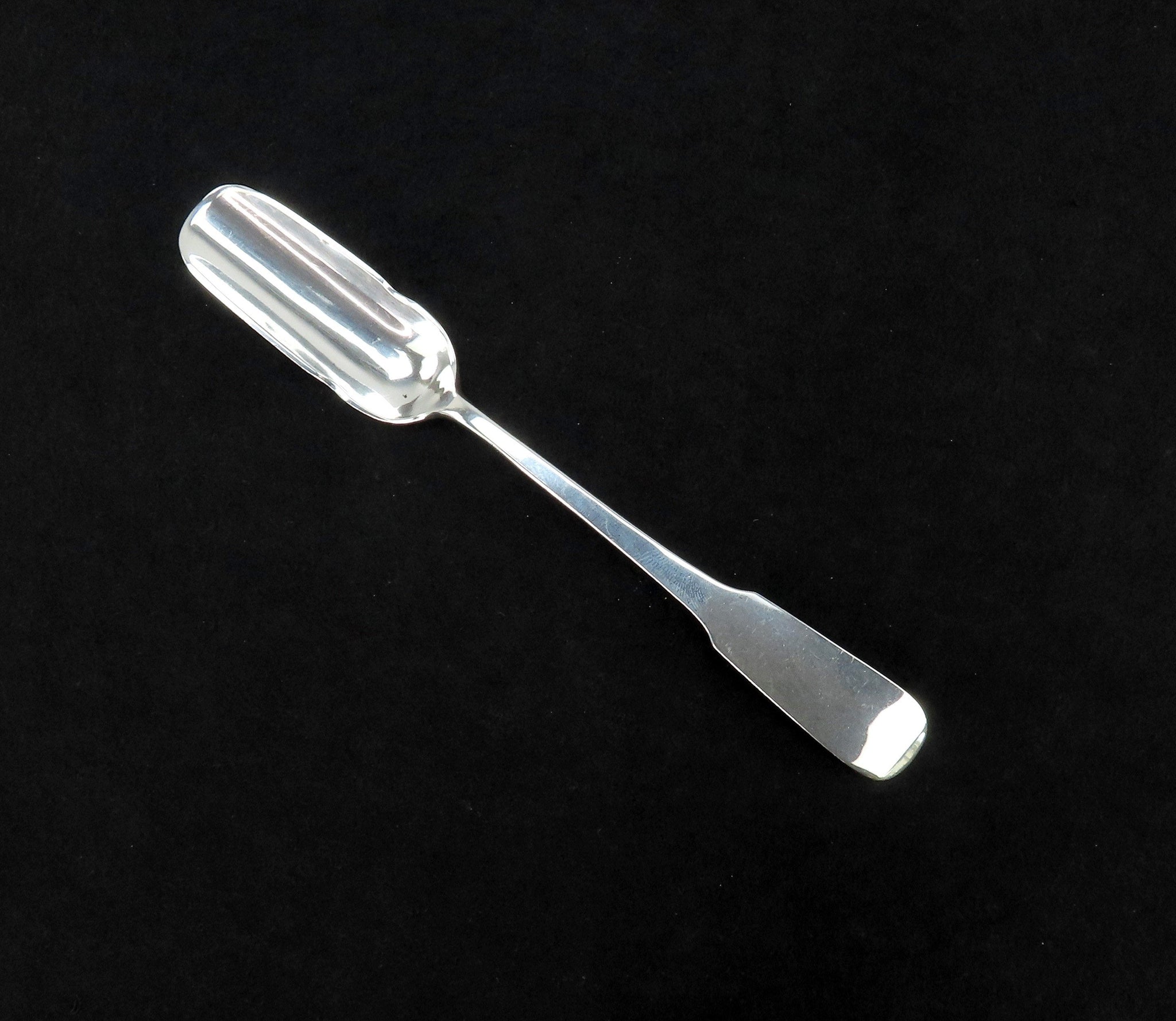 Old Newbury Crafters ONC Panel Antique Sterling Silver Cheese Scoop 7 1/4”