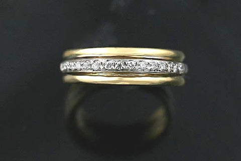 Pretty 18k Yellow & White Gold Two-Tone Diamond Band Ring