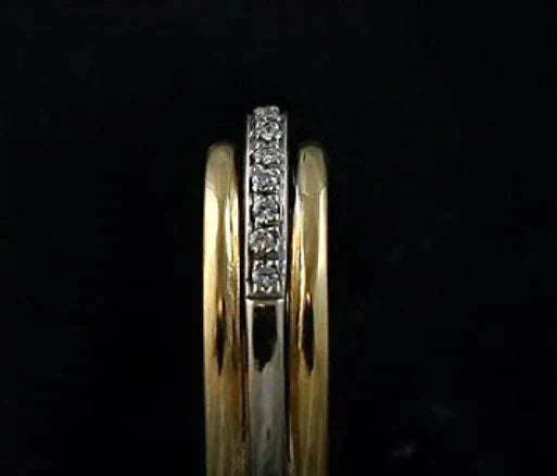 Pretty 18k Yellow & White Gold Two-Tone Diamond Band Ring