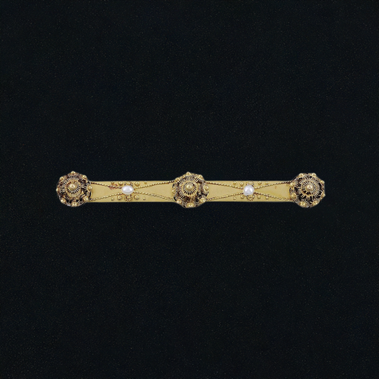 Pretty Victorian Etruscan Revival 18k Gold Pearl Bar Pin