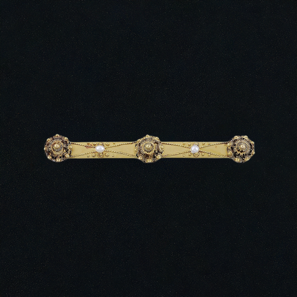 Pretty Victorian Etruscan Revival 18k Gold Pearl Bar Pin