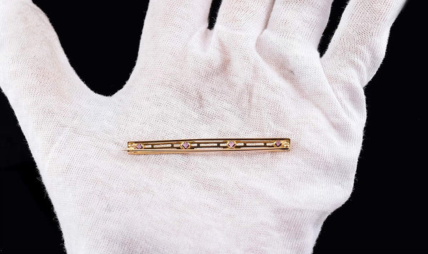 Beautiful 1900 Bar Pin with 10k Yellow Gold and 4 Diamond-shape Purple Amethysts