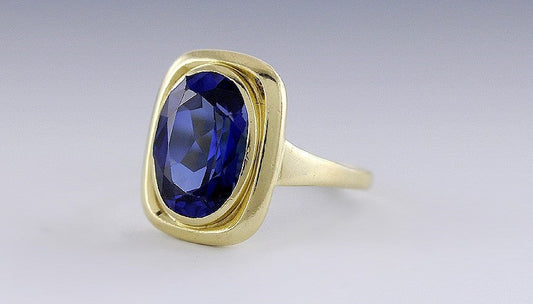 Fabulous Quality 18K Gold Lab Created Sapphire Ring over 6 Carat Weight