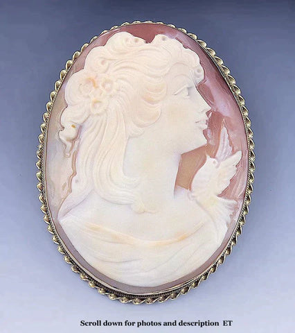 Lovely Vintage Italian 14k Gold Cameo Of A Pretty Woman Brooch/Pendant