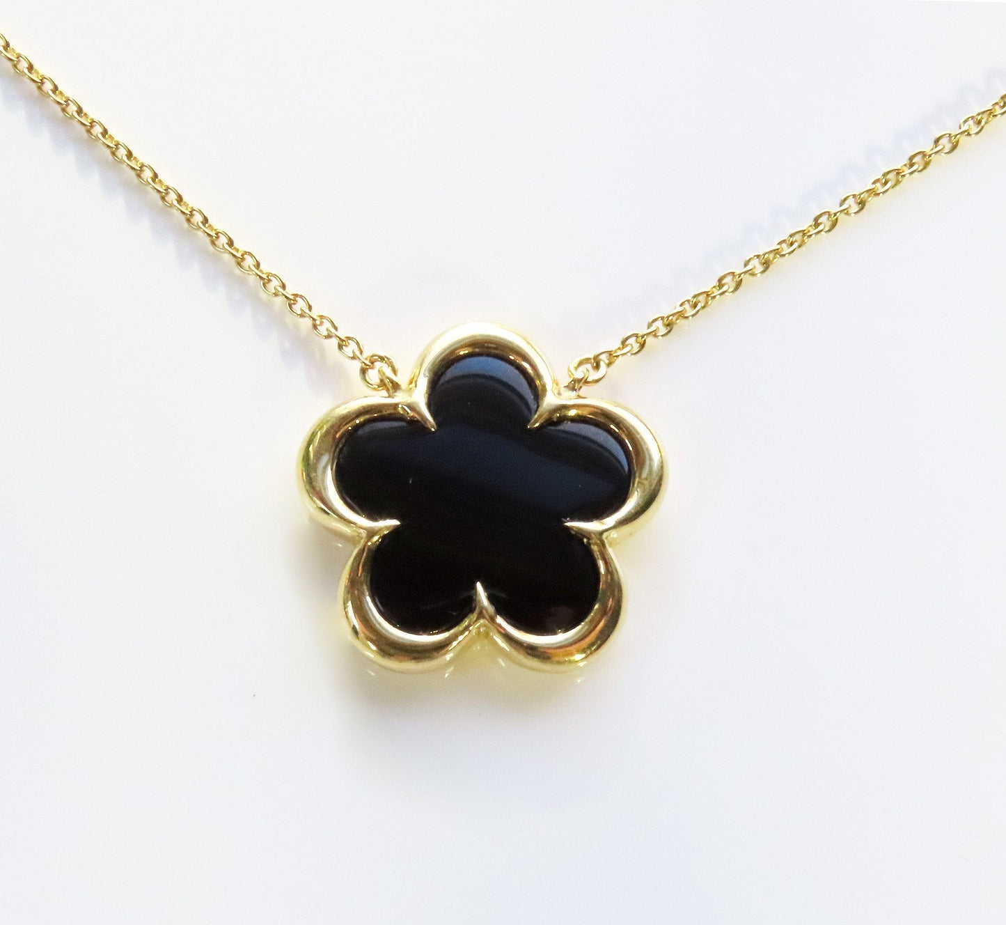 Stylish Aspery Guldag 18k Yellow Gold Black Onyx Cinquefoil Flower Necklace