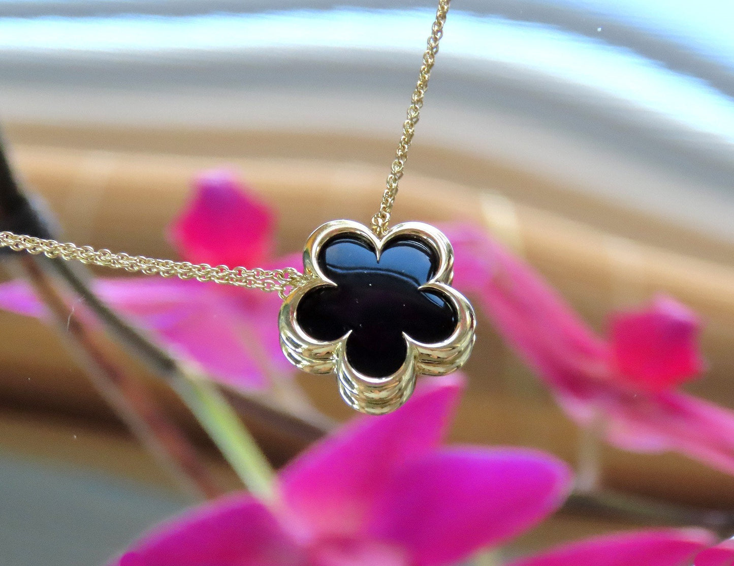 Stylish Aspery Guldag 18k Yellow Gold Black Onyx Cinquefoil Flower Necklace