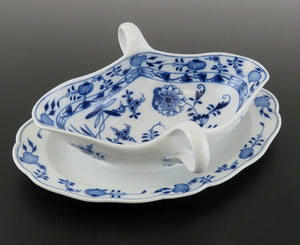 Meissen Crossed Swords Blue Onion Double Spout Gravy Sauce Boat Tureen w/ Plate