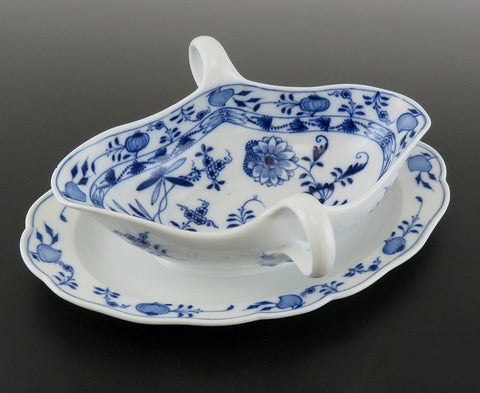 Meissen Crossed Swords Blue Onion Double Spout Gravy Sauce Boat Tureen w/ Plate
