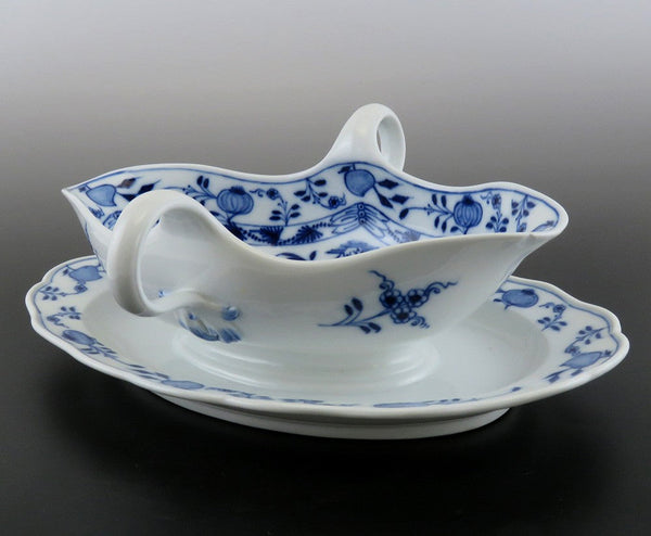 Meissen Crossed Swords Blue Onion Double Spout Gravy Sauce Boat Tureen w/ Plate