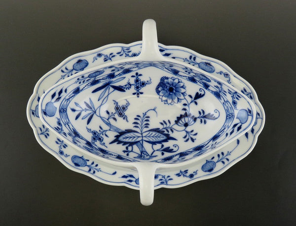 Meissen Crossed Swords Blue Onion Double Spout Gravy Sauce Boat Tureen w/ Plate