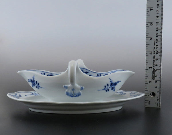 Meissen Crossed Swords Blue Onion Double Spout Gravy Sauce Boat Tureen w/ Plate