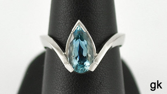 Wonderful 14K White Gold and Genuine Blue Topaz Ring Size 6.5 Tear Drop Shape