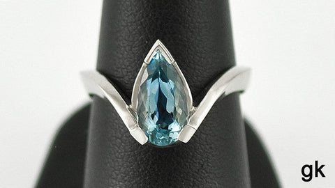 Wonderful 14K White Gold and Genuine Blue Topaz Ring Size 6.5 Tear Drop Shape