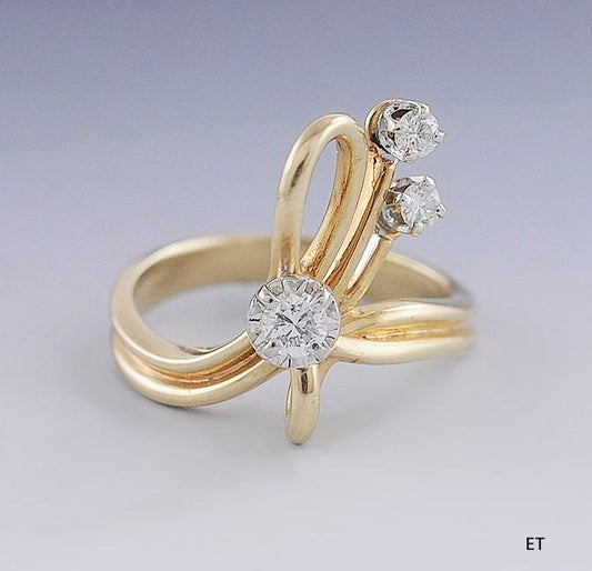 Elegant 14K Gold & Diamond Bow/Ribbon Design Ring Size 6.25
