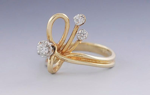 Elegant 14K Gold & Diamond Bow/Ribbon Design Ring Size 6.25