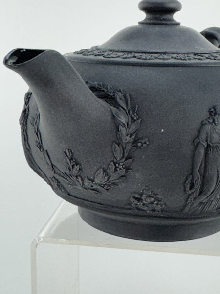 1920s Wedgwood Black Basalt Porcelain Teapot Classical Decoration