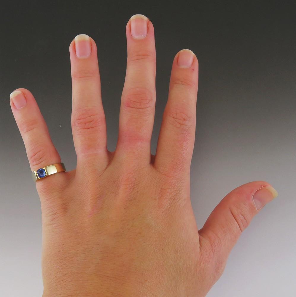 Beautiful 14k Yellow Gold .50ct Blue Sapphire Ring Size 5.5