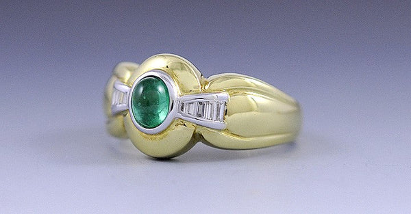 Very Pretty 18K Yellow Gold Emerald & Diamond Ring